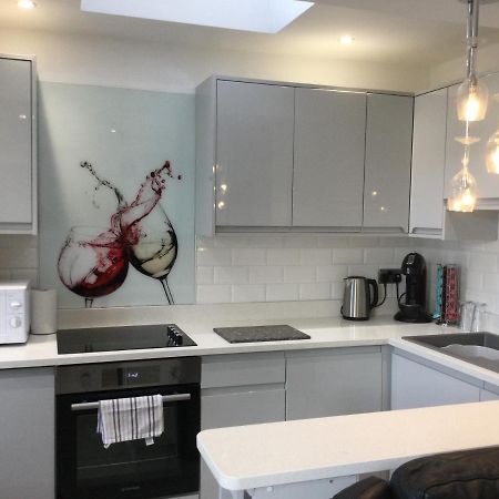 Leafy Lytham Central Lovely Ground Floor 1 Bedroom Apartment With Private Garden In Lytham Dog Friendly Литам Сент Аннс Екстериор снимка