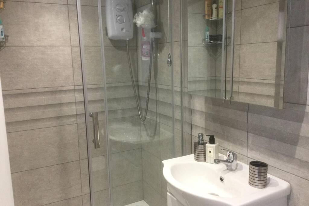 Leafy Lytham Central Lovely Ground Floor 1 Bedroom Apartment With Private Garden In Lytham Dog Friendly Литам Сент Аннс Екстериор снимка