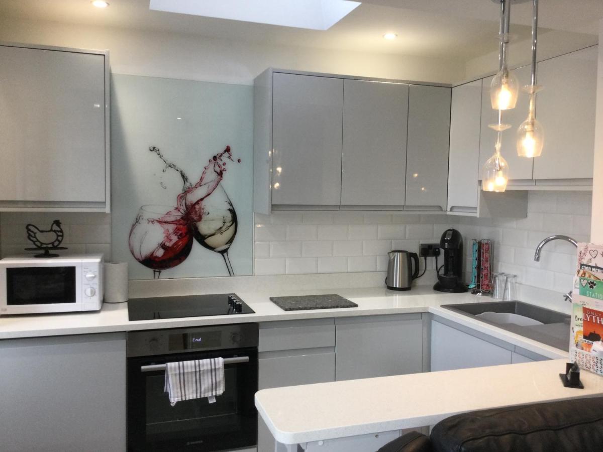 Leafy Lytham Central Lovely Ground Floor 1 Bedroom Apartment With Private Garden In Lytham Dog Friendly Литам Сент Аннс Екстериор снимка