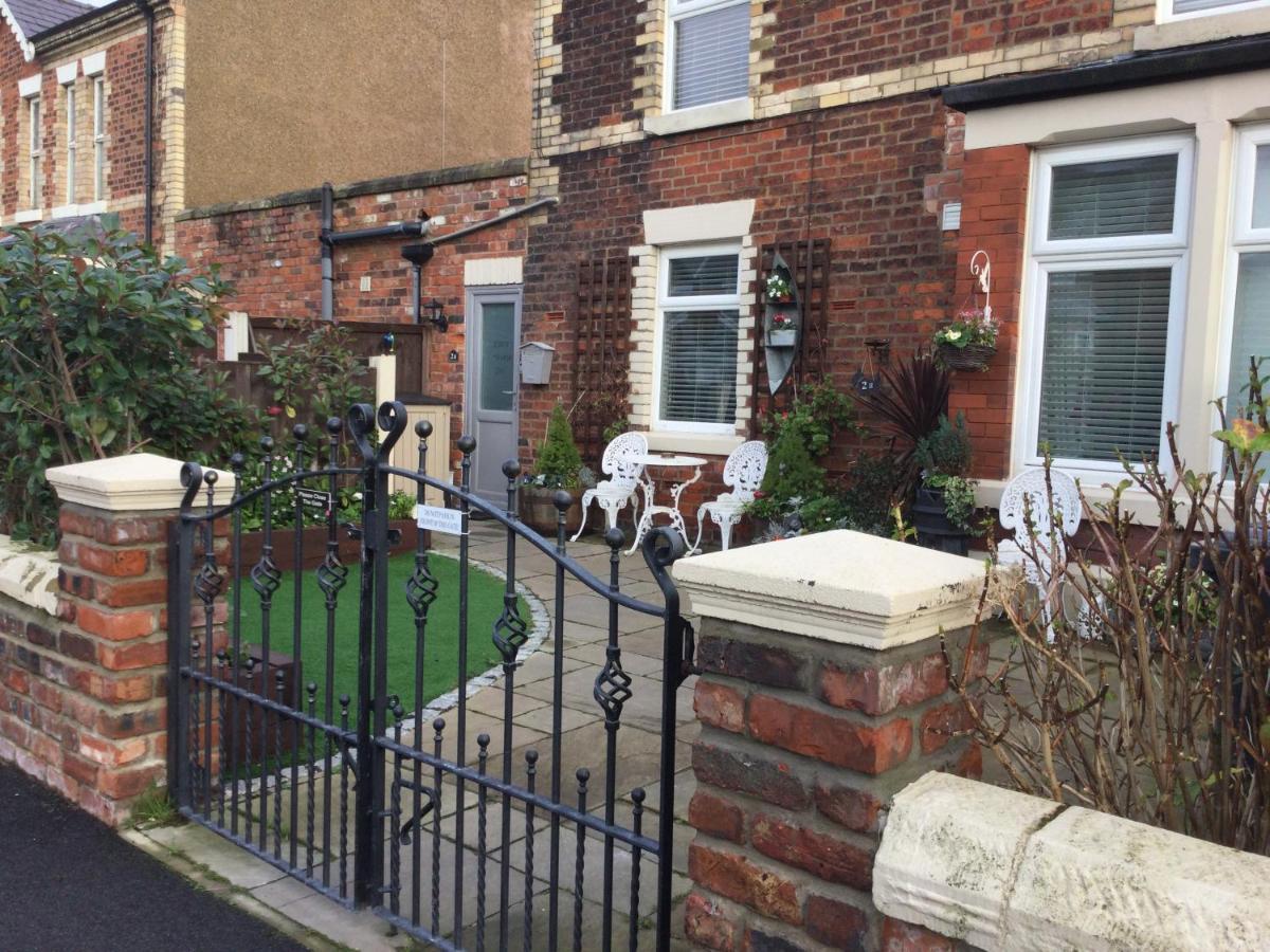 Leafy Lytham Central Lovely Ground Floor 1 Bedroom Apartment With Private Garden In Lytham Dog Friendly Литам Сент Аннс Екстериор снимка