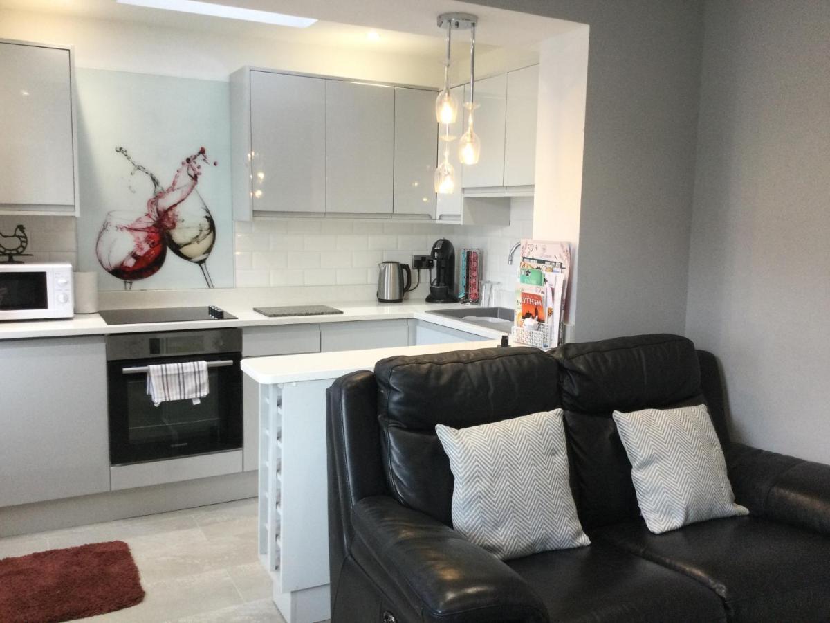 Leafy Lytham Central Lovely Ground Floor 1 Bedroom Apartment With Private Garden In Lytham Dog Friendly Литам Сент Аннс Екстериор снимка