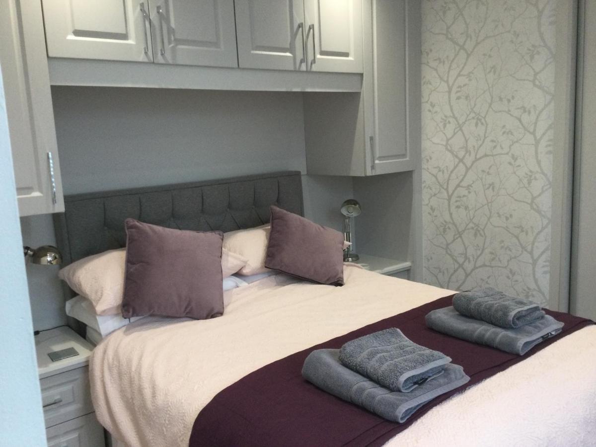 Leafy Lytham Central Lovely Ground Floor 1 Bedroom Apartment With Private Garden In Lytham Dog Friendly Литам Сент Аннс Екстериор снимка
